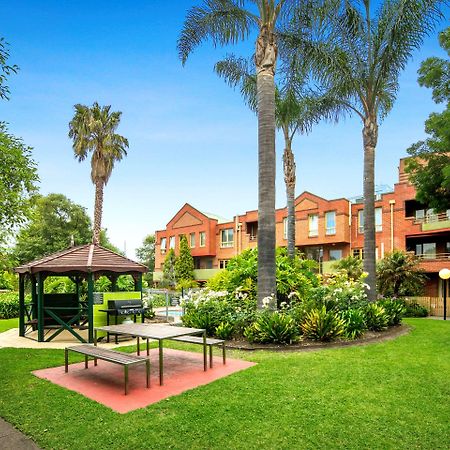 Comfort Apartments Royal Gardens Melbourne Exterior photo