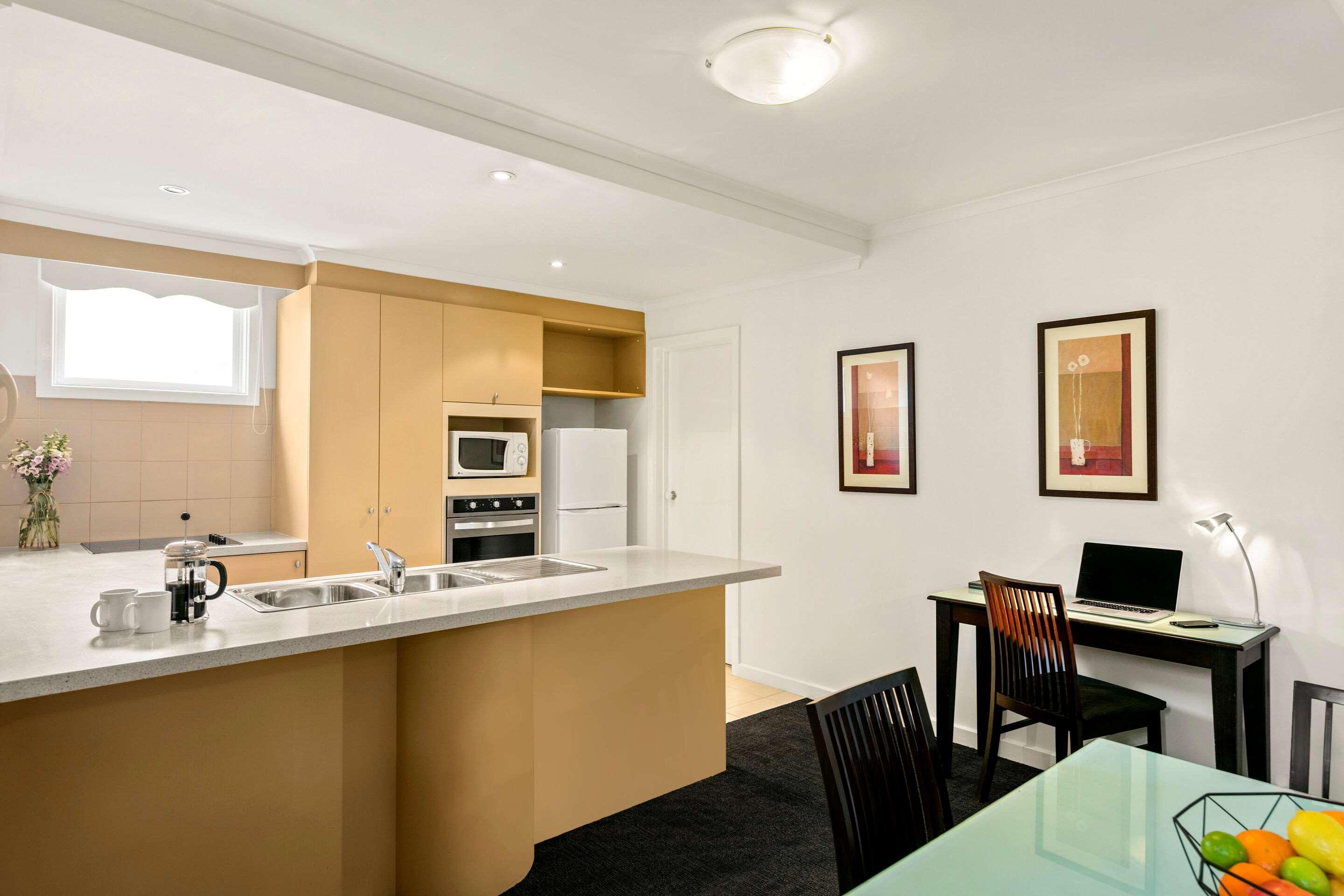 Comfort Apartments Royal Gardens Melbourne Exterior photo