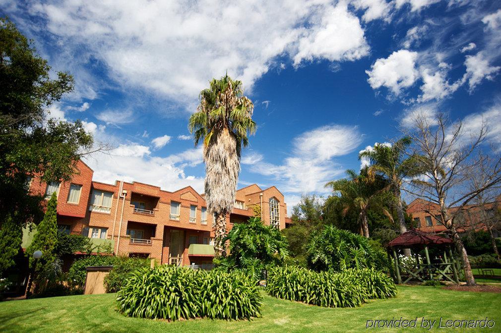 Comfort Apartments Royal Gardens Melbourne Exterior photo