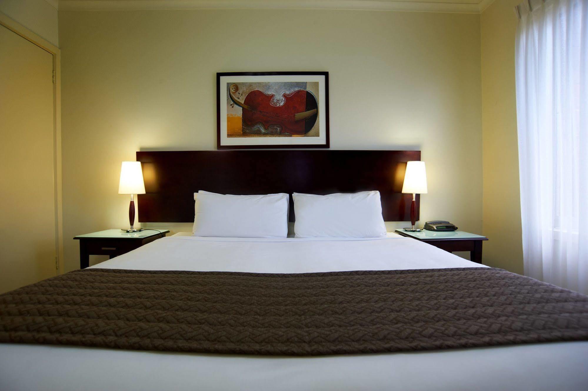 Comfort Apartments Royal Gardens Melbourne Room photo