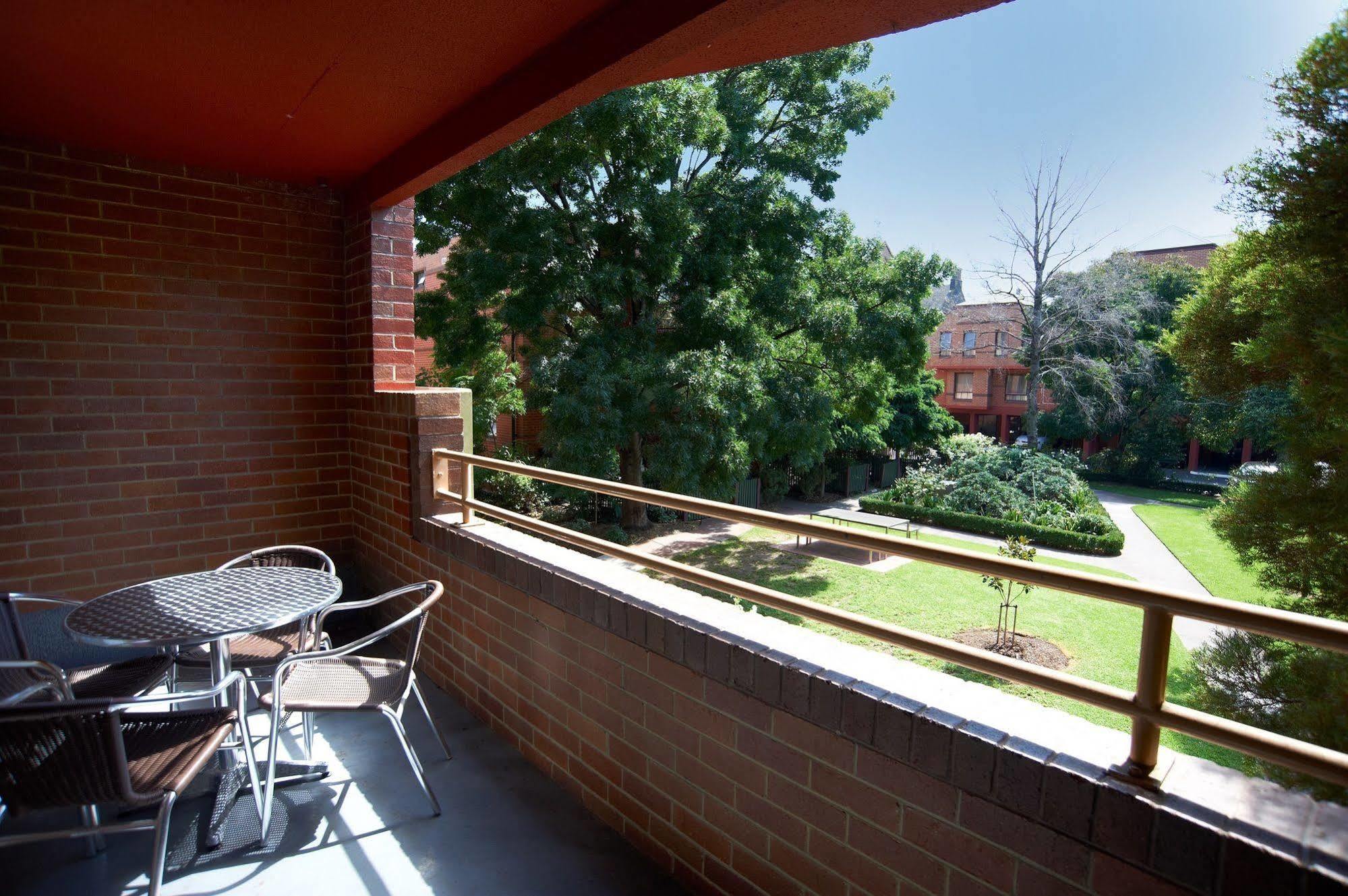 Comfort Apartments Royal Gardens Melbourne Exterior photo